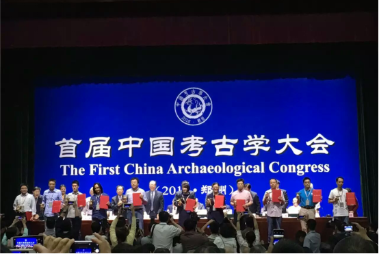 潘甜甜
考古系吕红亮教授荣获首届中国考古学大会金爵奖379.png
